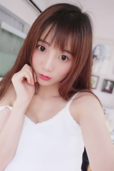 美女穿连体衣泳衣图片